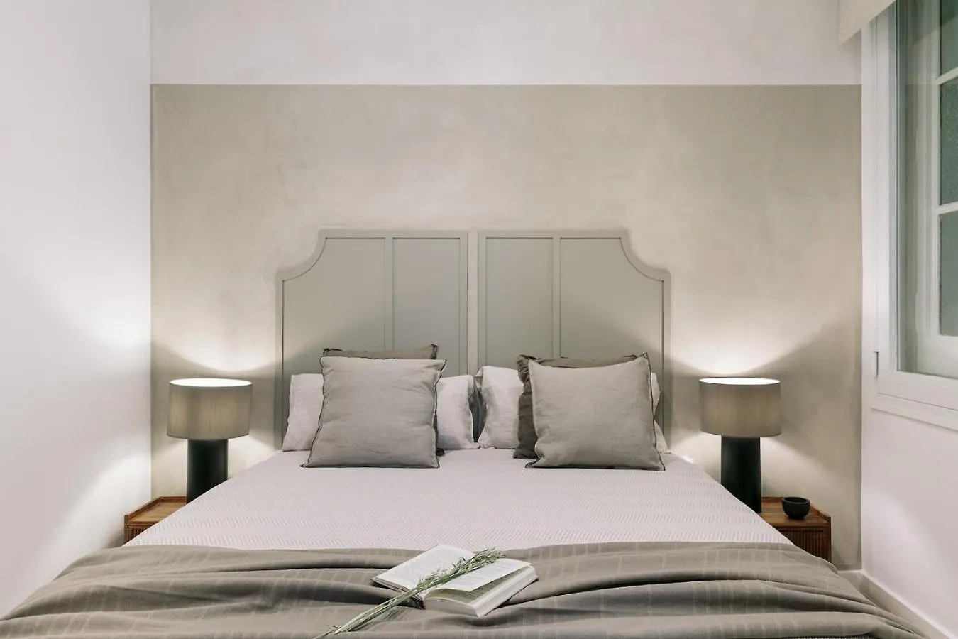 Lägenhet Baia - Studio And Balcony In Eixample Esquerra Barcelona