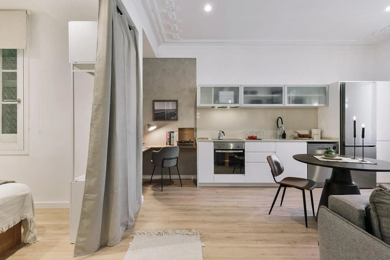 Baia - Studio And Balcony In Eixample Esquerra Barcelona